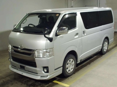 TOYOTA REGIUS VAN