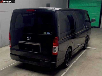 TOYOTA HIACE VAN