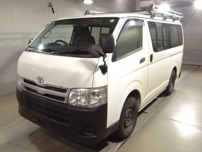 TOYOTA REGIUS VAN
