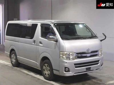 TOYOTA REGIUS VAN