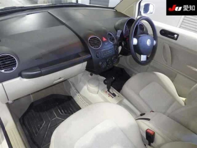 VOLKSWAGEN NEW BEETLE