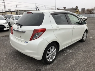 TOYOTA VITZ
