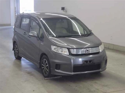 HONDA FREED SPIKE HYBRID