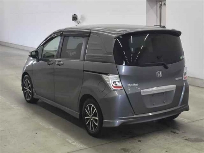 HONDA FREED SPIKE HYBRID