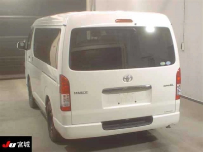 TOYOTA HIACE VAN