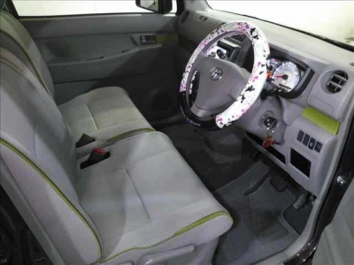 TOYOTA PIXIS SPACE