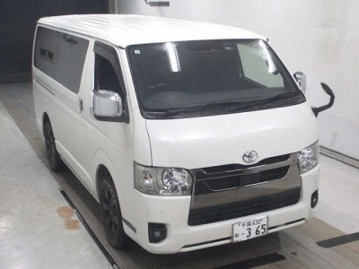TOYOTA HIACE VAN