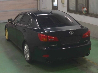 LEXUS IS