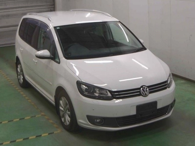 VOLKSWAGEN GOLF TOURAN