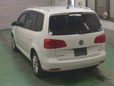 VOLKSWAGEN GOLF TOURAN