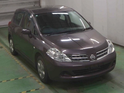 NISSAN TIIDA