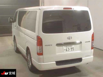 TOYOTA HIACE VAN
