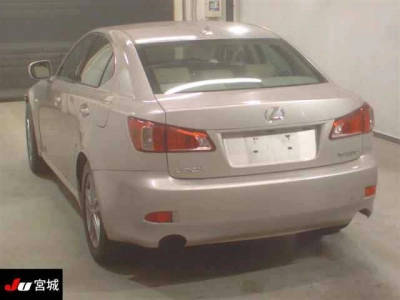 LEXUS IS