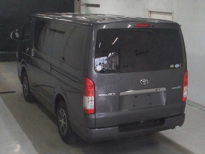 TOYOTA REGIUS VAN