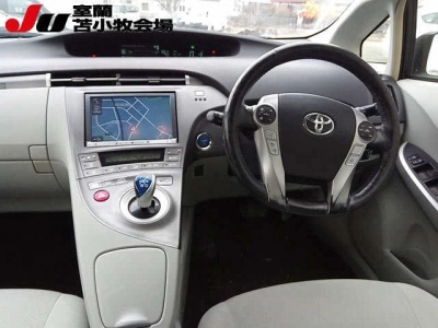 TOYOTA PRIUS PHV