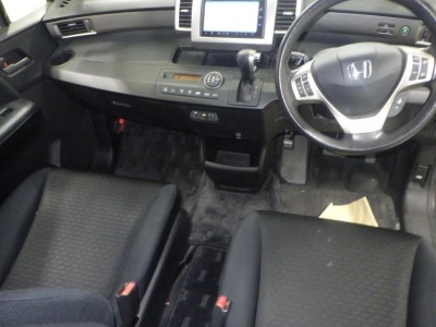 HONDA FREED SPIKE HYBRID