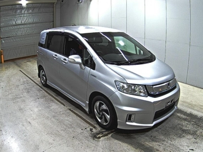 HONDA FREED SPIKE HYBRID