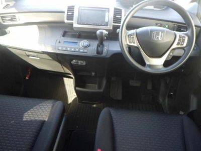 HONDA FREED SPIKE HYBRID