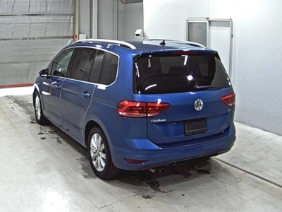 VOLKSWAGEN GOLF TOURAN