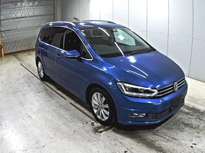 VOLKSWAGEN GOLF TOURAN