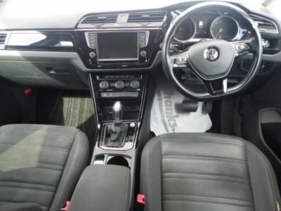 VOLKSWAGEN GOLF TOURAN