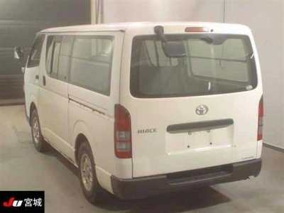 TOYOTA HIACE VAN