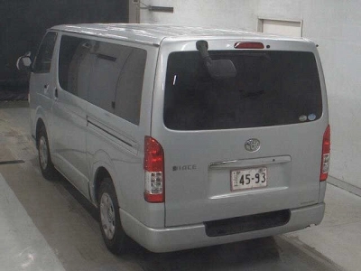 TOYOTA HIACE VAN
