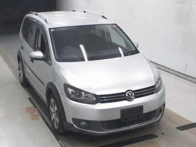 VOLKSWAGEN GOLF TOURAN