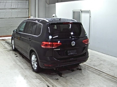 VOLKSWAGEN GOLF TOURAN