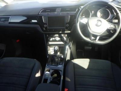 VOLKSWAGEN GOLF TOURAN