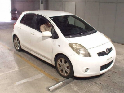 TOYOTA VITZ