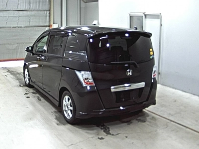 HONDA FREED SPIKE HYBRID