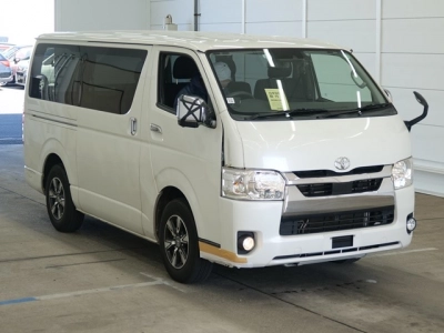 TOYOTA HIACE
