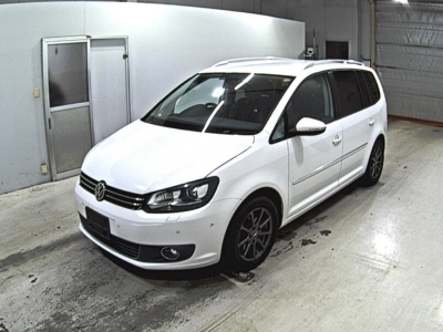 VOLKSWAGEN GOLF TOURAN