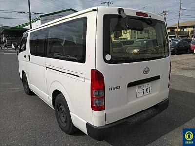 TOYOTA HIACE VAN