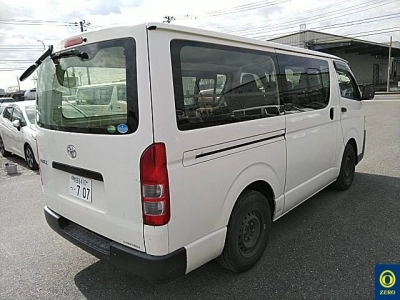 TOYOTA HIACE VAN