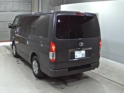 TOYOTA HIACE VAN