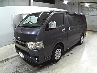 TOYOTA HIACE VAN