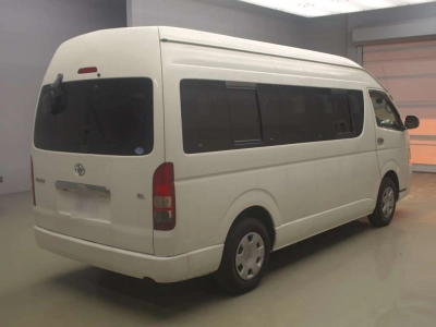 TOYOTA HIACE COMMUTER