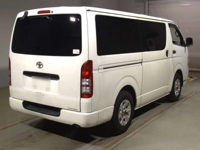 TOYOTA HIACE VAN