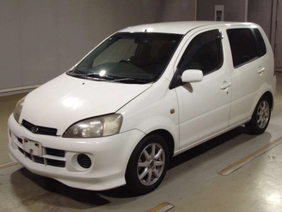 DAIHATSU YRV