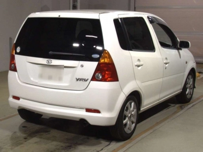 DAIHATSU YRV