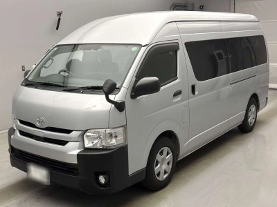 TOYOTA HIACE COMMUTER