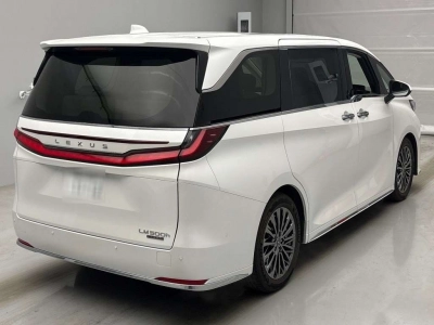 LEXUS LM