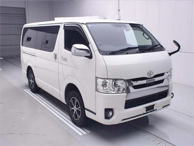 TOYOTA HIACE