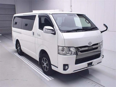 TOYOTA HIACE