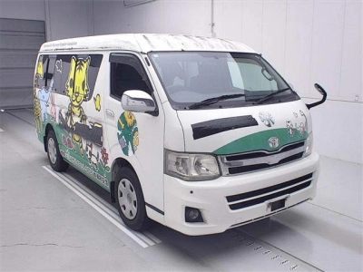 TOYOTA HIACE