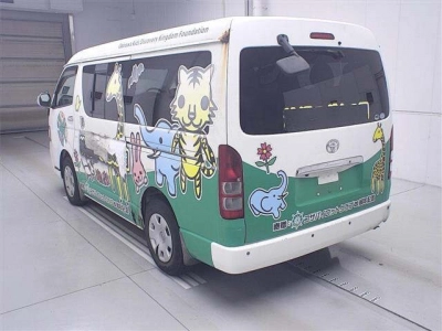 TOYOTA HIACE