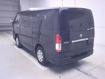 TOYOTA HIACE
