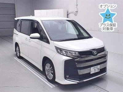 TOYOTA NOAH